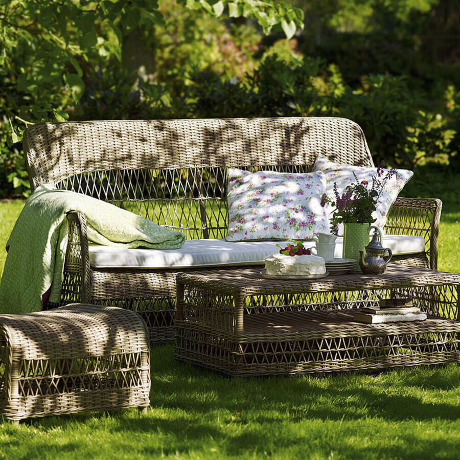 Bank: Wetterfeste Gartenmöbel im britischen Kolonialstil - Julia Grote