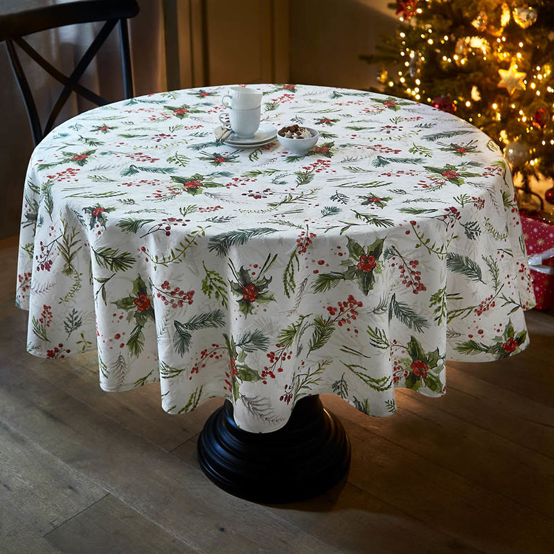 Weihnachtliche Matelassé Tischdecke mit raffinierten Effekten Bild 2
