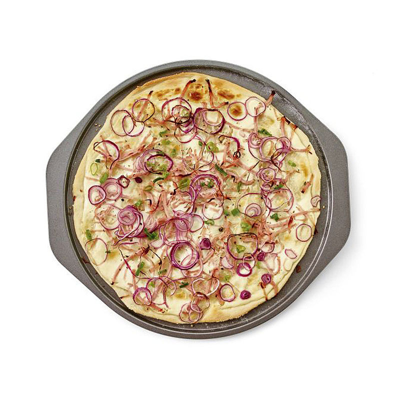 Pizza-Backblech: Superknusprige Pizza- und Flammkuchenböden gelingen auf perfekt gelochtem Backblech Bild 2