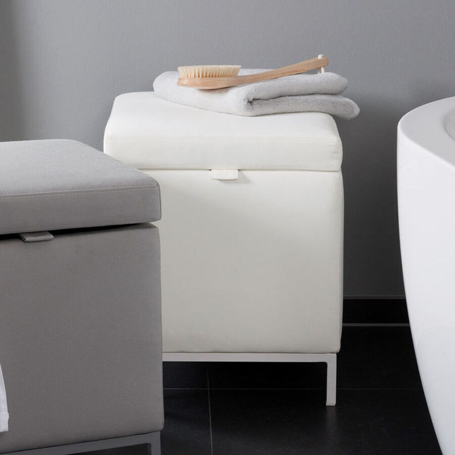 Solider Stauraum Hocker Fur Bad Und Schlafzimmer Im Schlichten Wurfeldesign Julia Grote Osterreich Shop