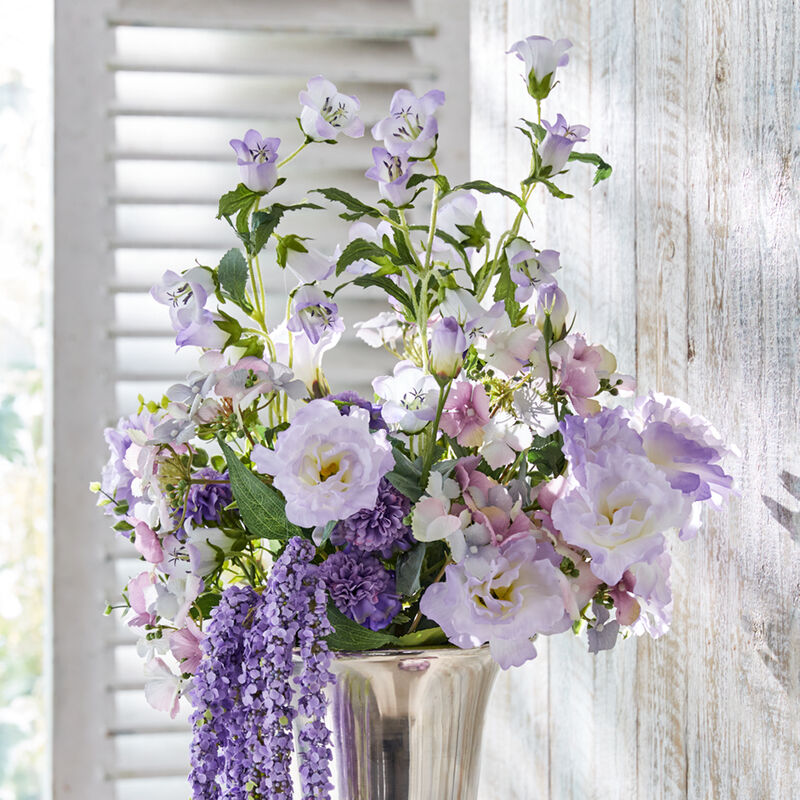Modern gebundenes Bouquet mit fliederfarbenen Blühern Bild 2