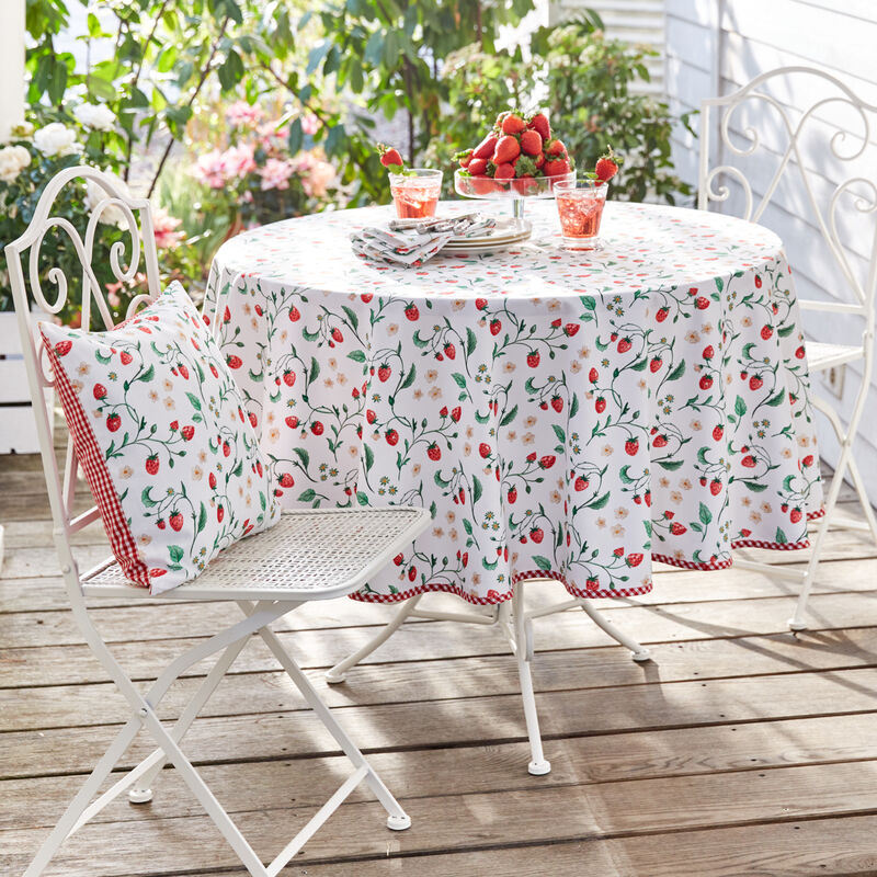 Sommerliche Erdbeer-Tischdecke aus feiner Baumwolle Bild 2