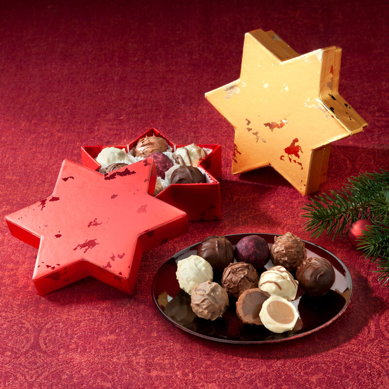 Exquisite handgefertigte Trüffelpralinen in weihnachtlicher Sternschachtel Bild 2