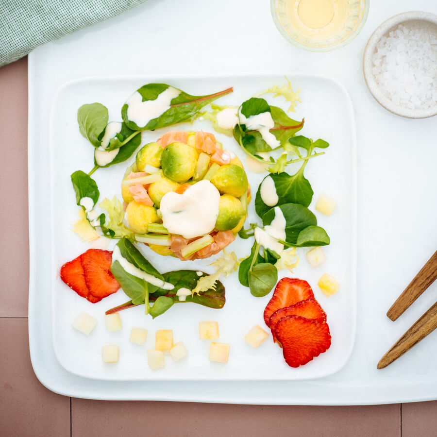 Avocado-Lachstatar mit Honig-Senfcreme