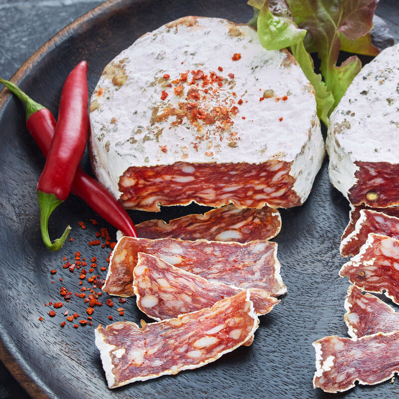 Baskische Salami-Spezialität ohne Haut mit Piment d'Espelette, Wurst, Schwein