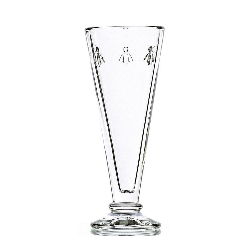 Beliebtes Sektglas in charakteristischer Kelchform