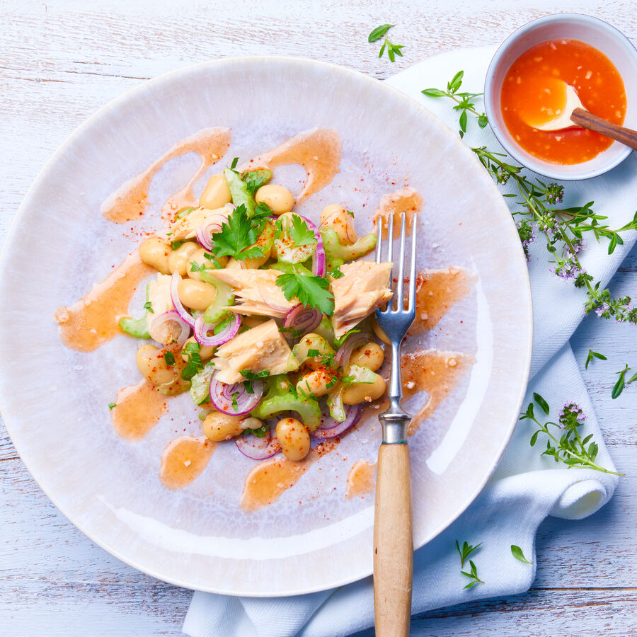 Bohnen-Thunfisch-Salat mit Piment d'Espelette-Fruchtpree-Vinaigrette