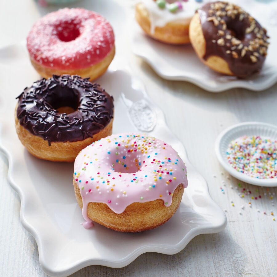 Bunte Donuts mit 5 Glasuren