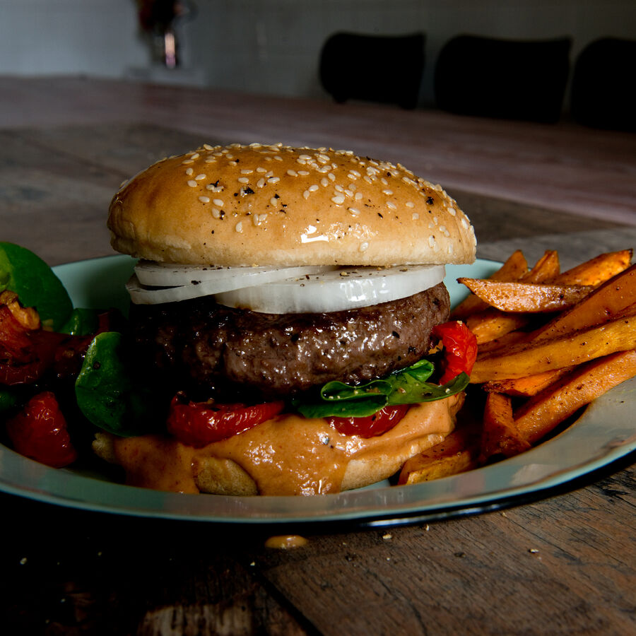 Classic Burger mit Skartoffel Pommes frites