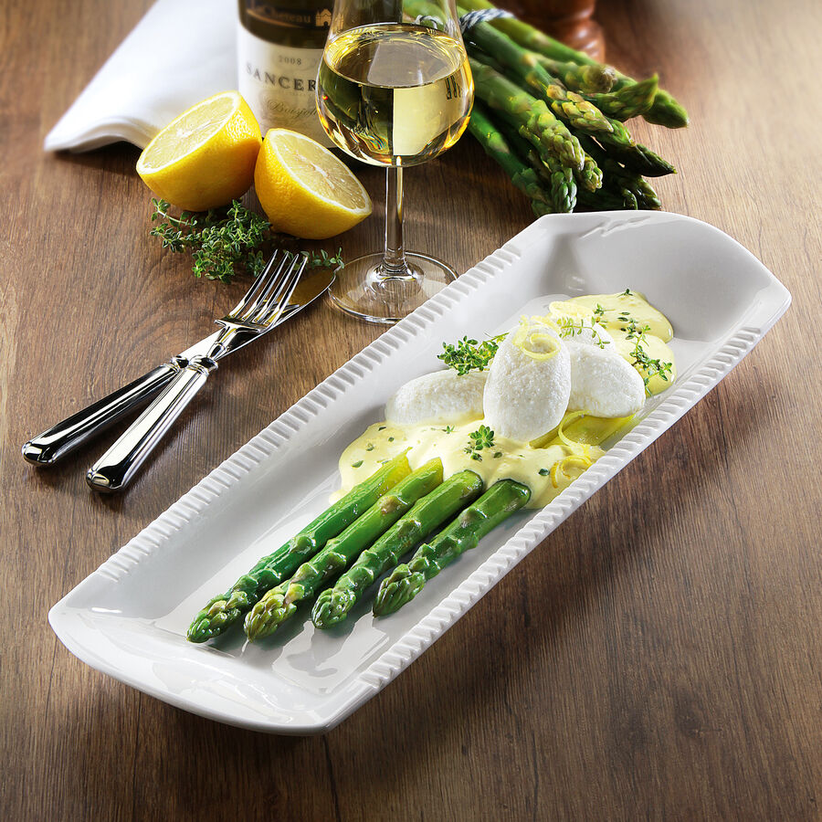 Fischklchen mit Zitronen-Sabayon und grnem Spargel