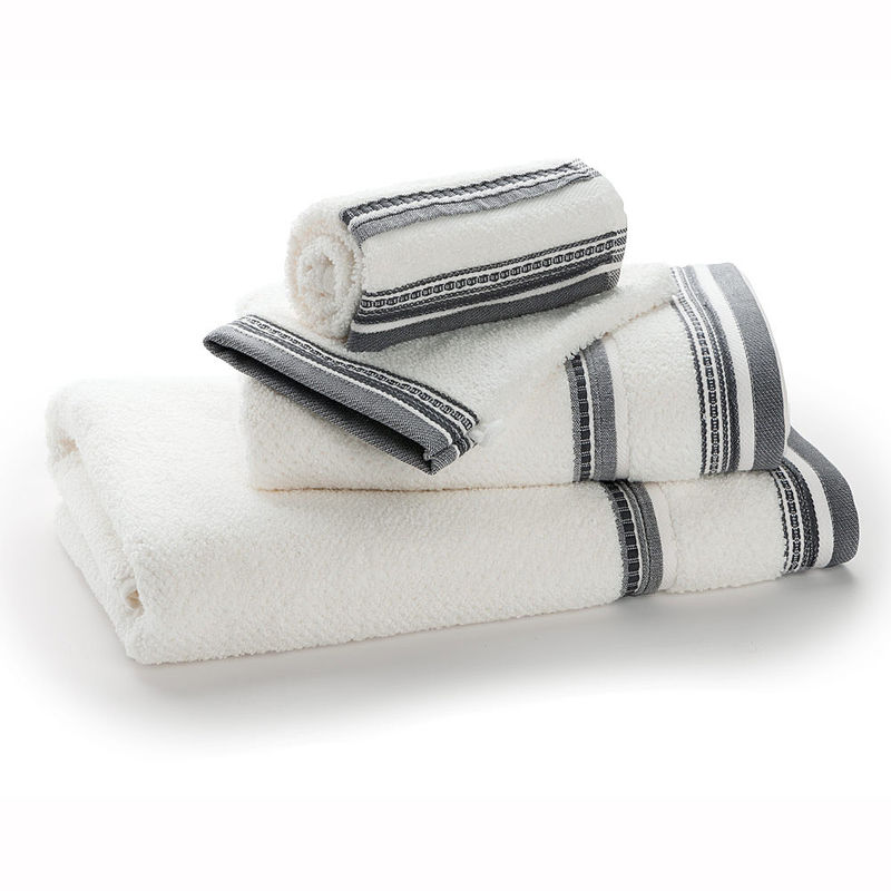 Flauschige Handtücher mit opulenter Streifen-Jacquard-Bordüre