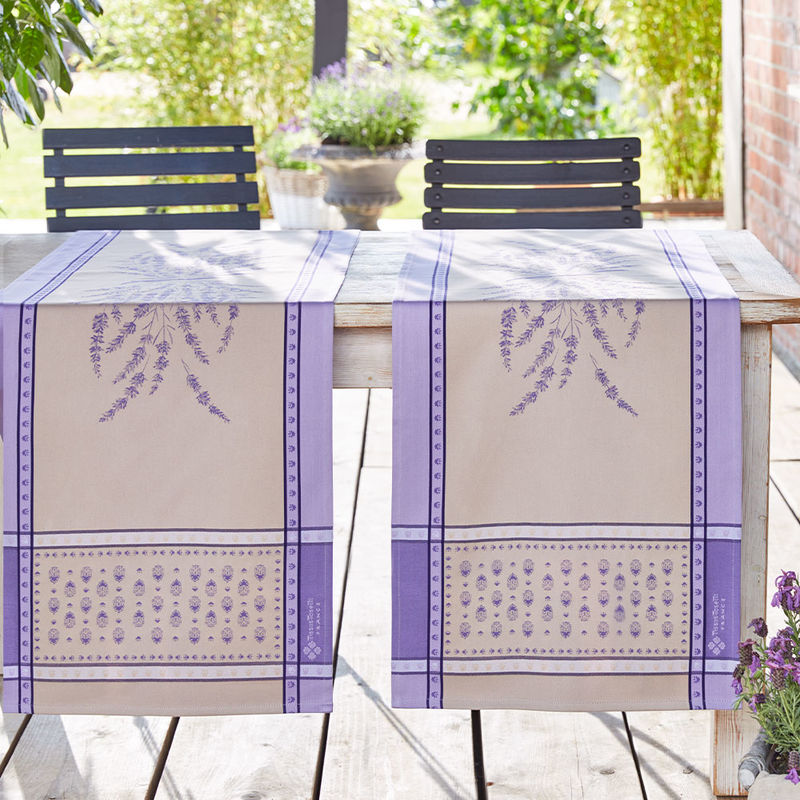 Fleckenabweisende Tischdecken in den traditionellen Farben der Provence