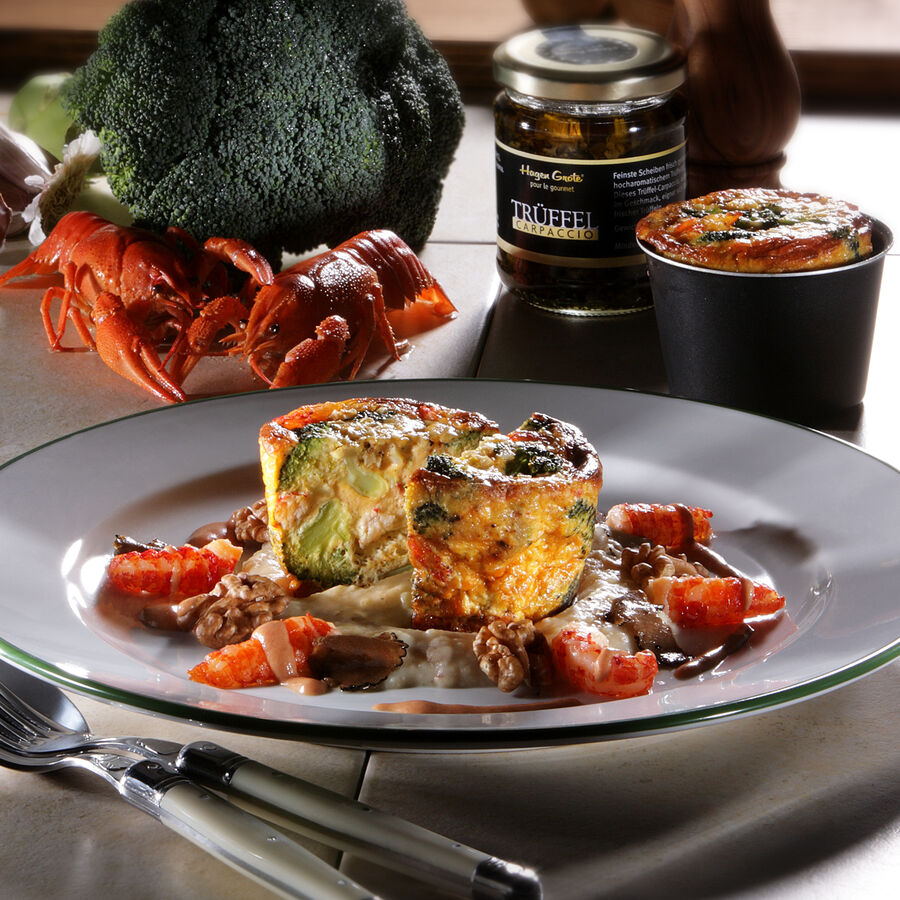 Flusskrebs-Brokkoli-Flan auf Trüffel-Kartoffel-Schaum mit Walnüssen und ...