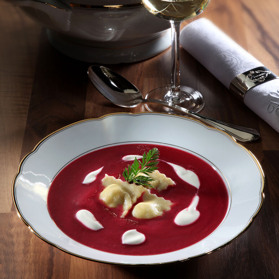 Geflgel-Ravioli in Rote-Bete-Suppe