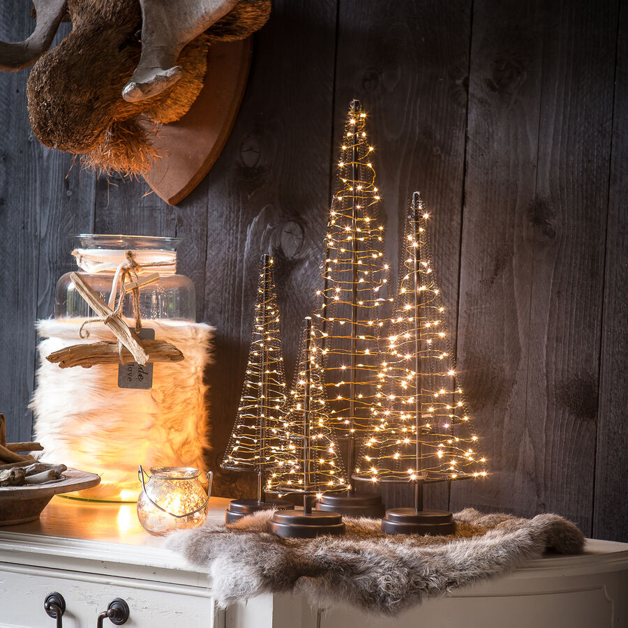 Leuchtende Deko-Tannenbume sorgen im Handumdrehen fr Weihnachtsflair