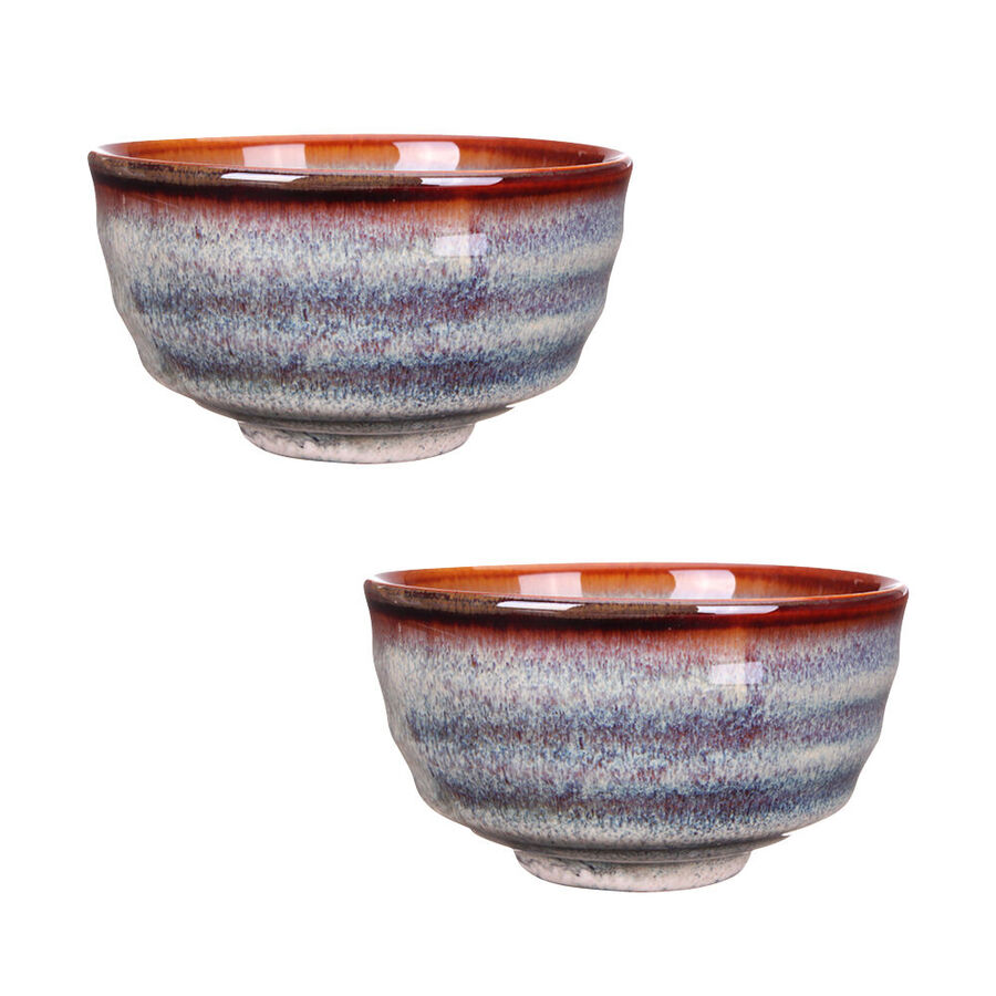 Matcha-Tee traditionell in Matcha-Bowls zubereiten und genieen