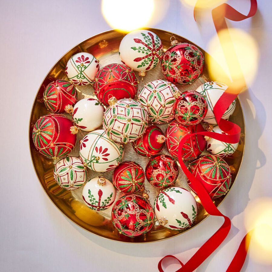 Mundgeblasene Christbaumkugeln mit kunstvollen Dekoren