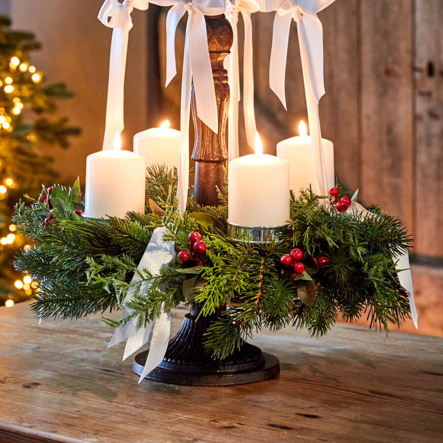 Originalgetreuer Tannen-Mischkranz lutet die Adventszeit ein