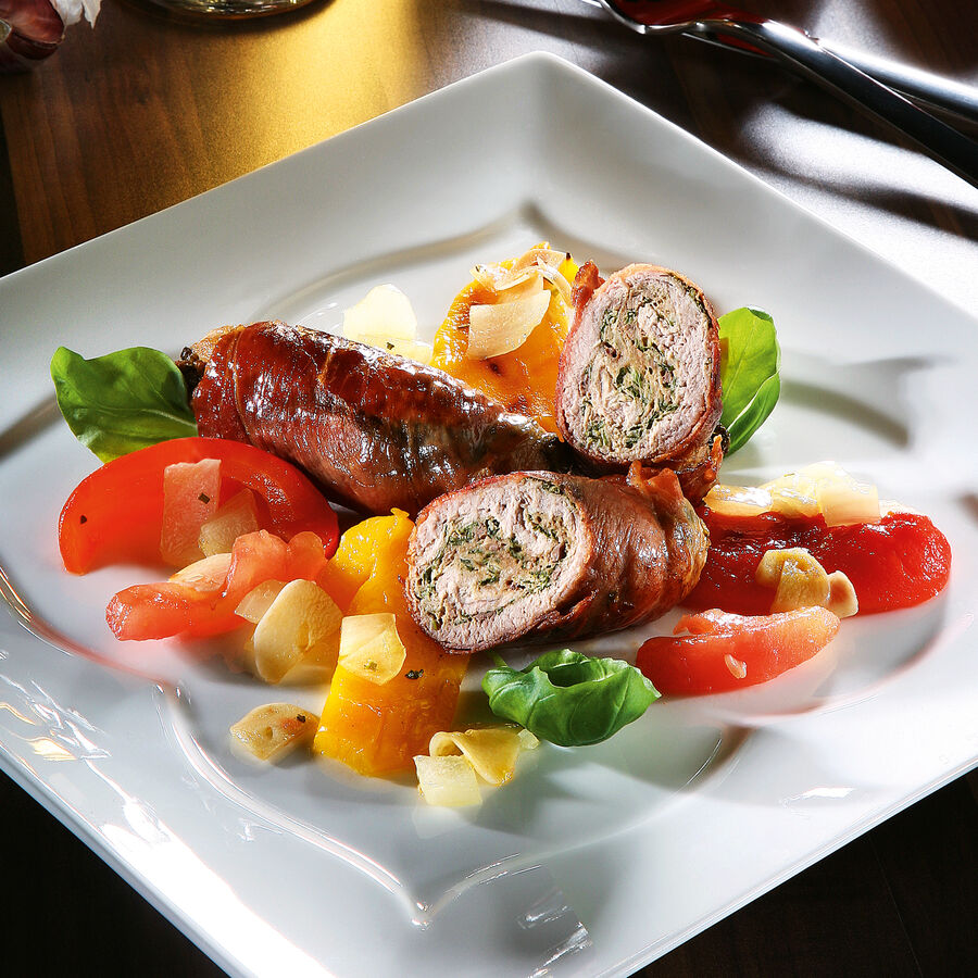 Salbei-Schweinefilet in Bacon mit Saubohnen und Weiweinkartoffeln