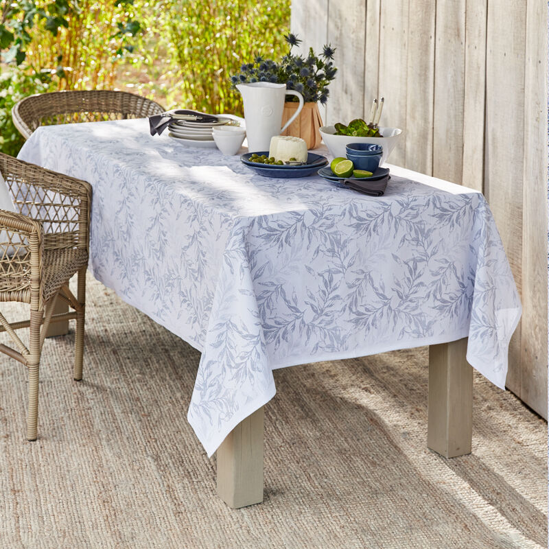 Schwedische Tischdecken mit nordischem Blätter-Dessin