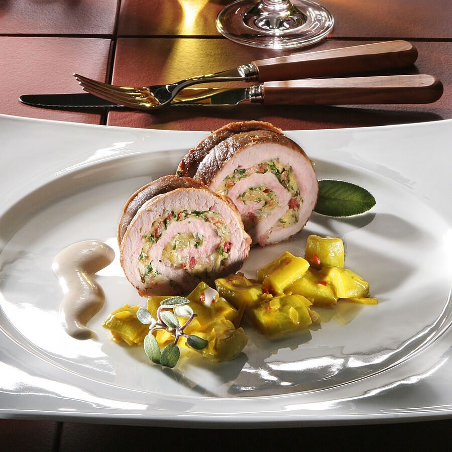 Schweinefilet-Roulade mit Safran-Schmorgurken