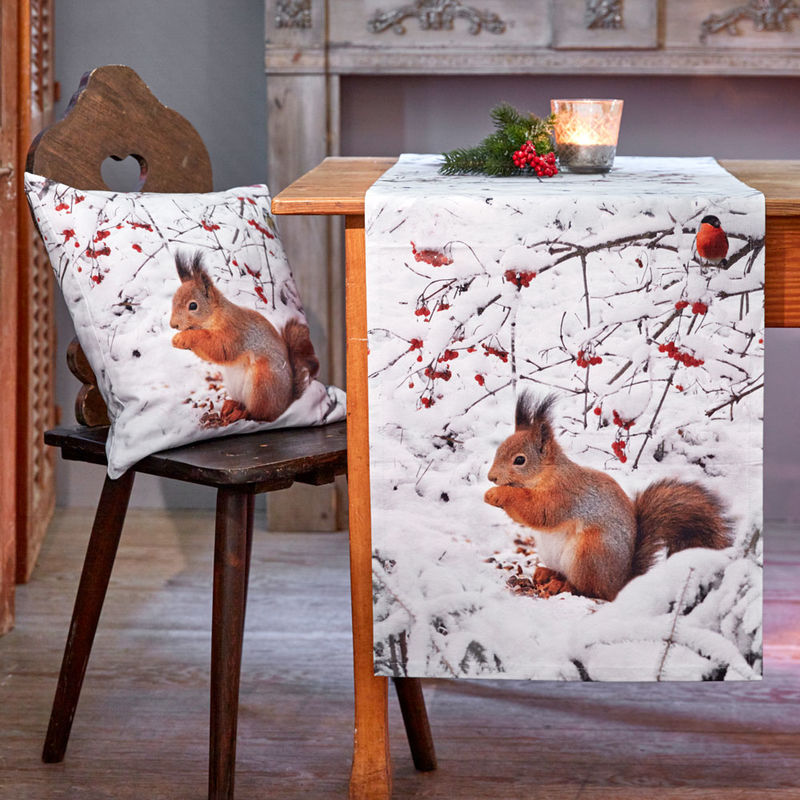 Set: Winterlicher Tischläufer und Kissenhülle mit fotorealistischem Tiermotiv