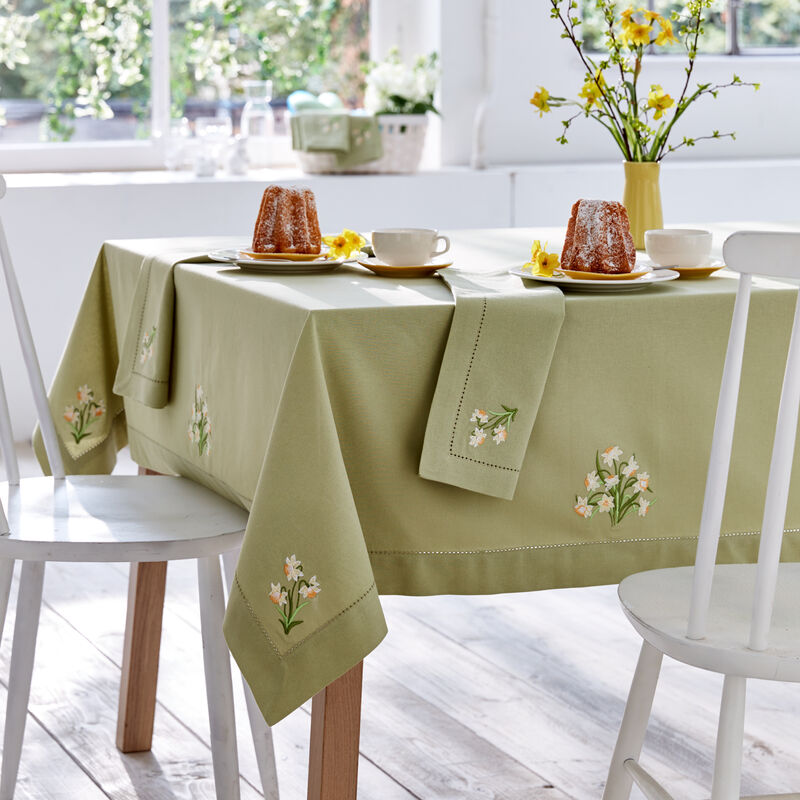 Tischdecke: Aufwendig bestickte Narzissen-Tischwäsche bringt den Frühling ins Haus