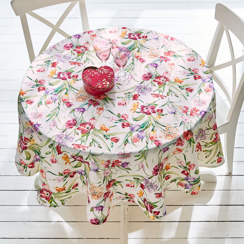 Tischdecke: Florale Matelassé-Tischwäsche mit hochwertigem Digitaldruck