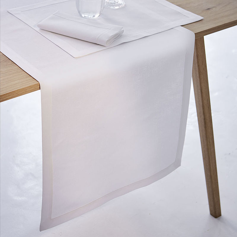 Tischläufer - Englische Herrenhaus-Tischwäsche aus Halbleinen: Strahlend weiß, schlicht, zeitlos elegant