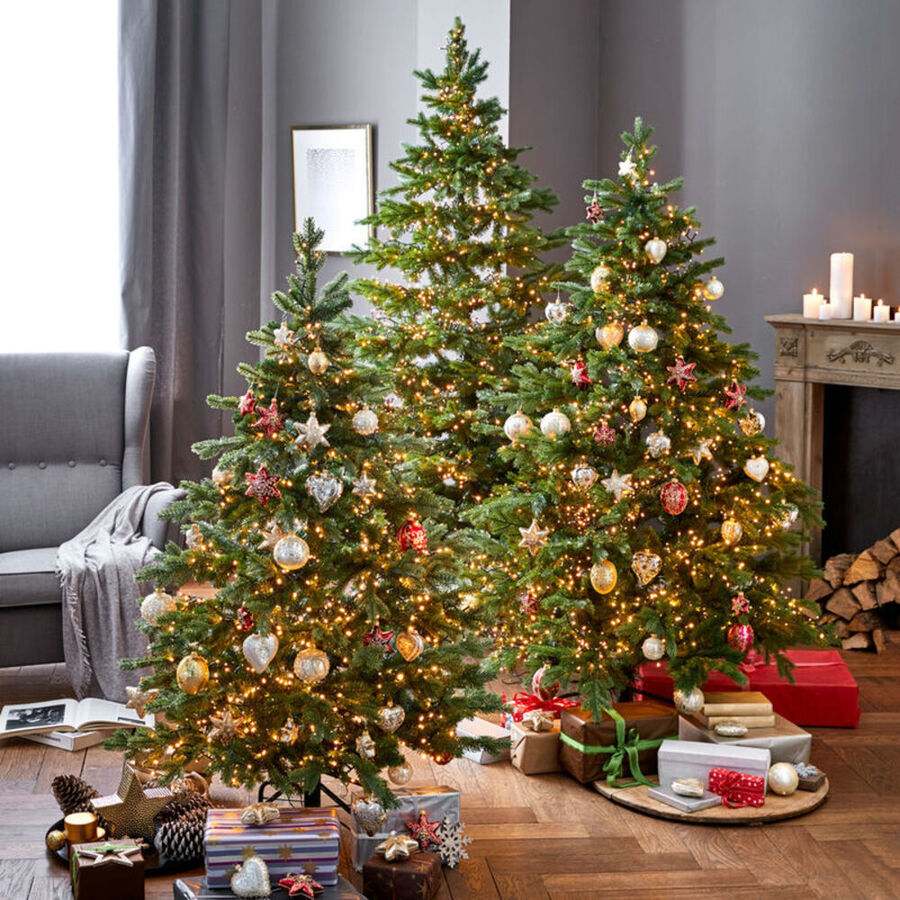 Überzeugend echt: Kunstvoll gefertigte Weihnachtsbäume - Julia Grote