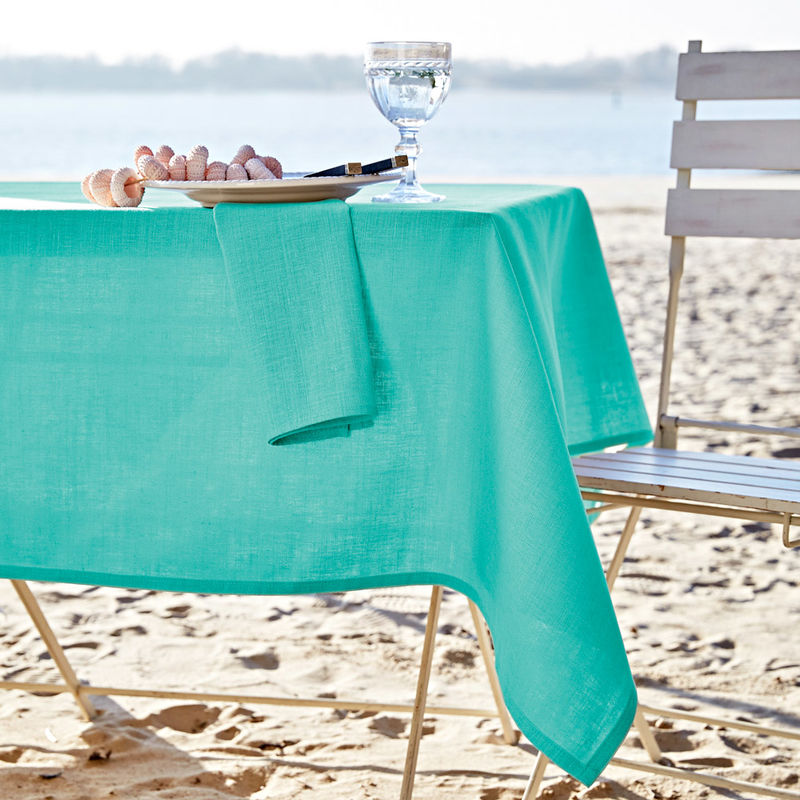 Unifarbene Tischdecken als perfektes Requisit für Ihre Sommertafel