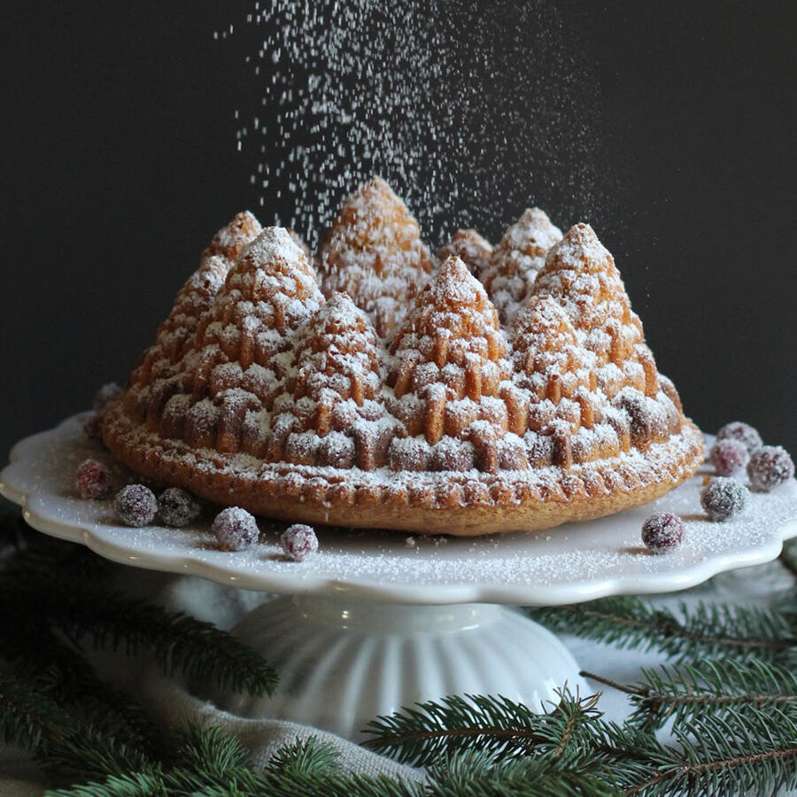 Weihnachtlicher Tannenbaum-Gugelhupf