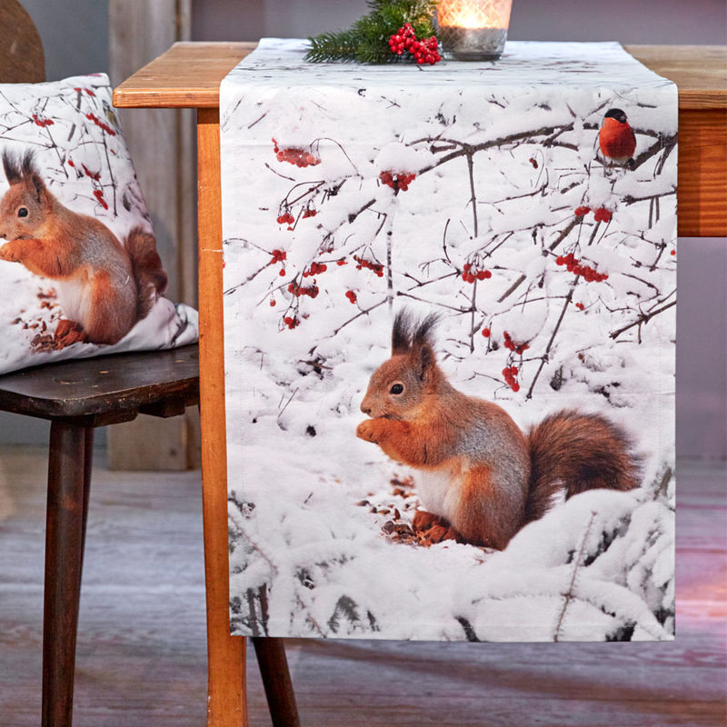 Winterlicher Tischläufer mit fotorealistischem Tiermotiv