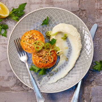 Produktbild für '  Low Carb Lachsküchlein auf Sellerie-Mascarpone-Püree'