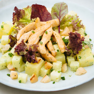 Produktbild für '  Sellerie-Kartoffelsalat, grüne Senf-Mayonnaise und Geflügelbrüstchen'