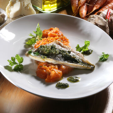 Produktbild für 'Dorade Royale auf Ingwer-Möhren-Püree mit Koriander-Pesto'
