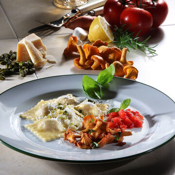 Produktbild für 'Entenravioli mit Tomaten-Concassée und Pfifferlingen'