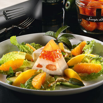 Produktbild für 'Forellenmousse-Terrine mit Riesengarnelen auf Mango-Avocado-Salat'