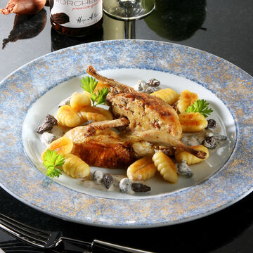 Produktbild für 'Gefüllte Wachteln mit Spinat-Ricotta-Gnocchi und Morchel-Rahm-Sauce'