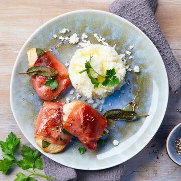 Produktbild für 'Hähnchenbrust-Saltimbocca auf Blumenkohl-Reis'