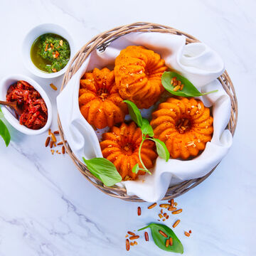 Produktbild für 'Italienische Gugelhupf-Küchlein mit getrockneten Tomaten und Pesto'