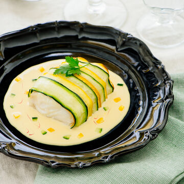 Produktbild für 'Kabeljau-Rückenfilet in Zucchini-Tagliatelle auf Safransauce'
