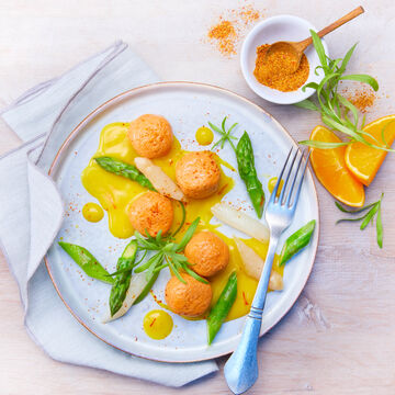 Produktbild für 'Lachsklößchen mit Spargel in Orangen-Safransauce'