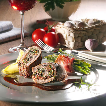 Produktbild für 'Lammrücken-Roulade mit grünen Bohnen in Bacon auf Marchand-de-Vin-Sauce'