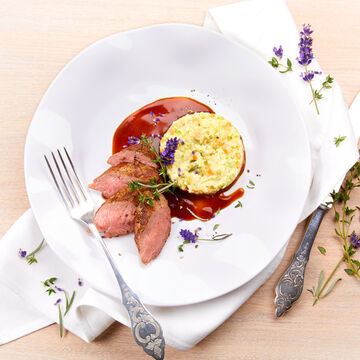 Produktbild für 'Lammrücken auf Spitzkohlpüree mit Lamm-Lavendelsauce'