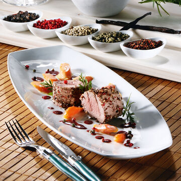 Produktbild für 'Pochiertes Kalbsfilet mit Vanille-Möhren-Gemüse und Rotwein-Pfeffersauce'