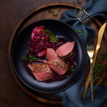 Produktbild für 'Rehrücken auf Cassis-Pfeffersauce mit Zimt-Rotkohl'