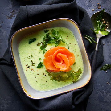 Produktbild für 'Rucola-Cremesuppe mit Räucherlachs-Rosette'