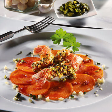 Produktbild für 'Scampi in Macadamia-Pistazien-Kruste auf  Süsskartoffel-Carpaccio mit Mojo Rojo'