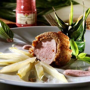 Produktbild für 'Schweinefilet unter Pumpernickelkruste mit Mangold und Cassis-Senf-Creme'